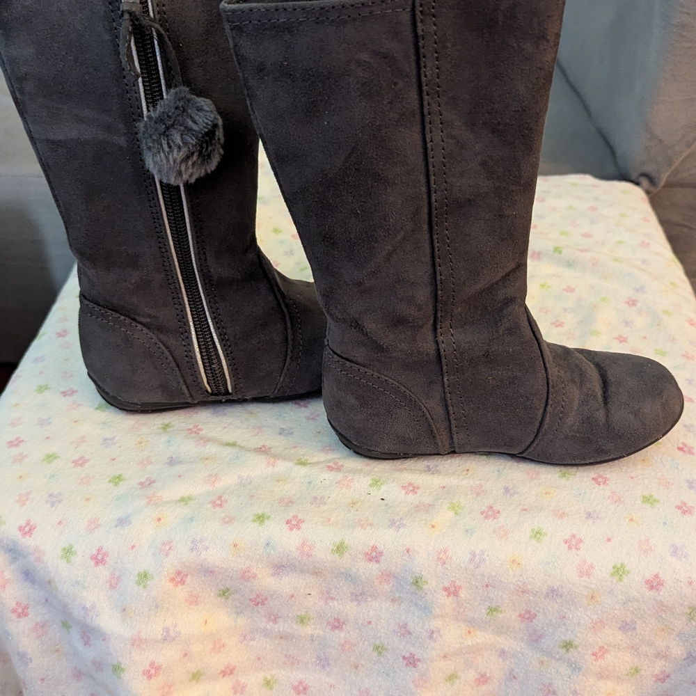 Stylish Kids' Gray Boots with Pom-Pom Detail